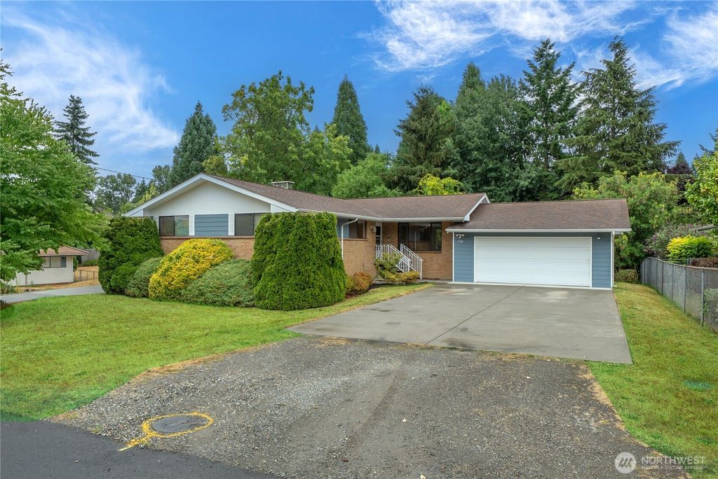 Photo of 750 Hilltop Avenue, Kent, WA 98031 (MLS # 2418386)