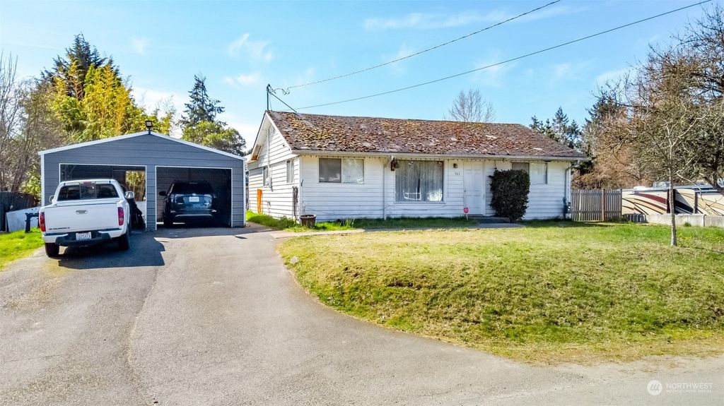 Photo of 905 SW 106th Street, Seattle, WA 98146 (MLS # 2139249)