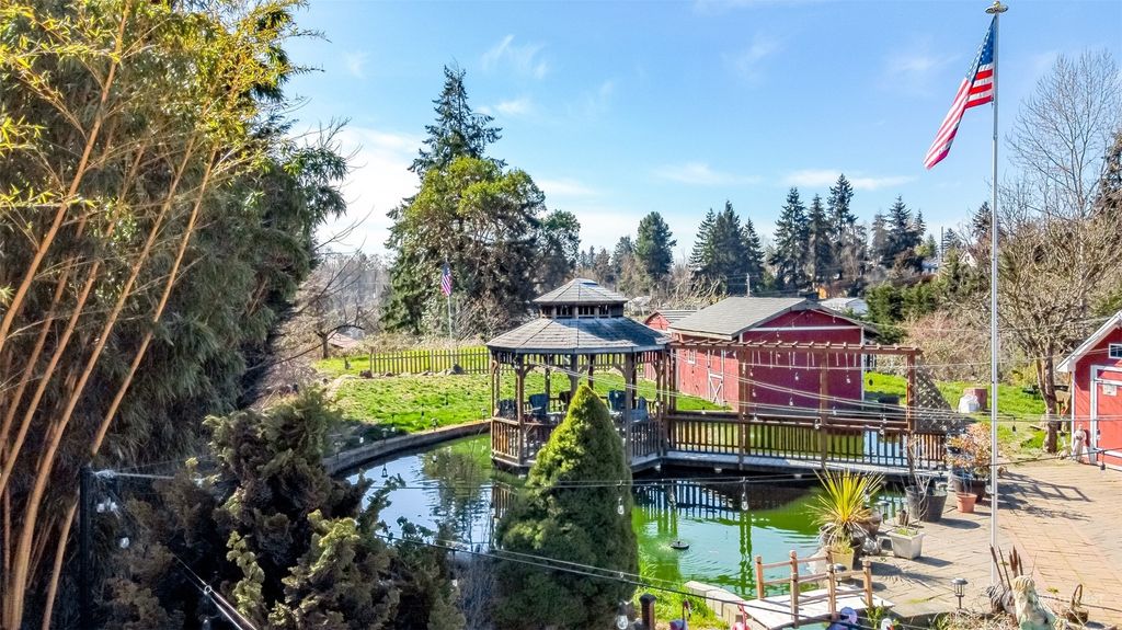 Photo of 905 SW 106th Street, Seattle, WA 98146 (MLS # 2139249)