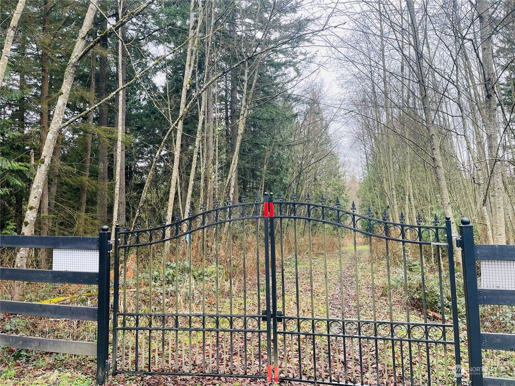 Photo of 67 XX 258th Avenue NE, Redmond, WA 98053 (MLS # 2207025)