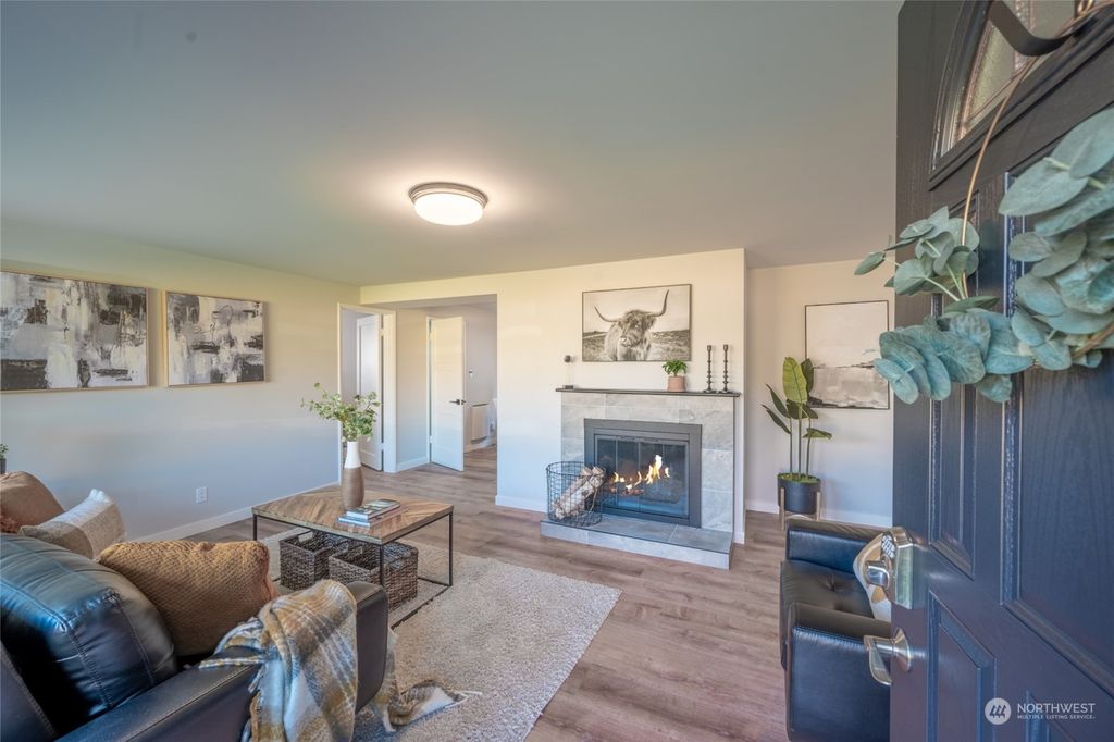 Photo of 729 N 128th Street, Seattle, WA 98133 (MLS # 2006021)