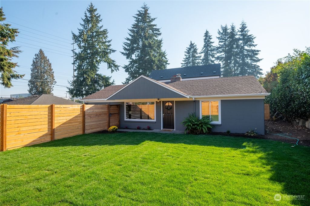 Photo of 729 N 128th Street, Seattle, WA 98133 (MLS # 2006021)