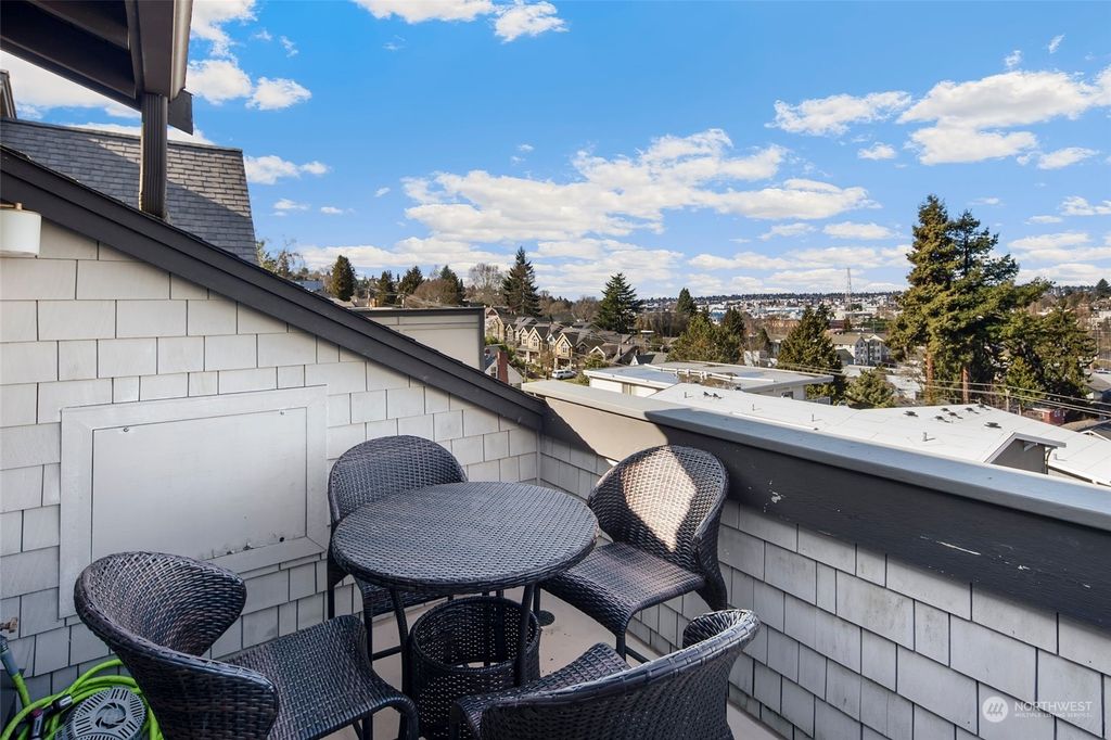 Photo of 10 Florentia Street, Seattle, WA 98109 (MLS # 2208109)