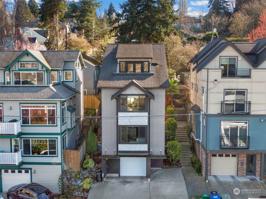 Photo of 10 Florentia Street, Seattle, WA 98109 (MLS # 2208109)