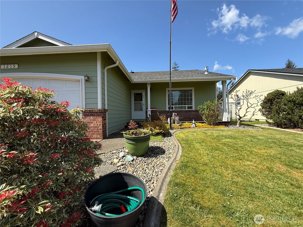 Photo of 1215 S Evans Street, Aberdeen, WA 98520 (MLS # 2510127)