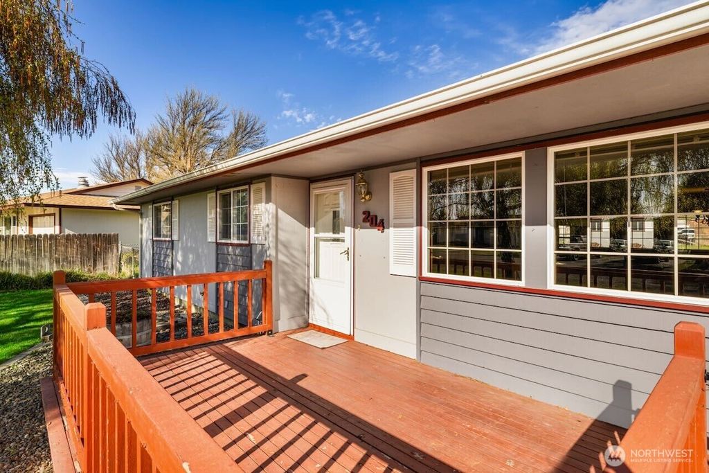 Photo of 204 N Mason Street, Kittitas, WA 98934 (MLS # 2511521)