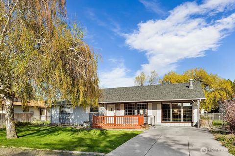 Photo of 204 N Mason Street, Kittitas, WA 98934 (MLS # 2511521)