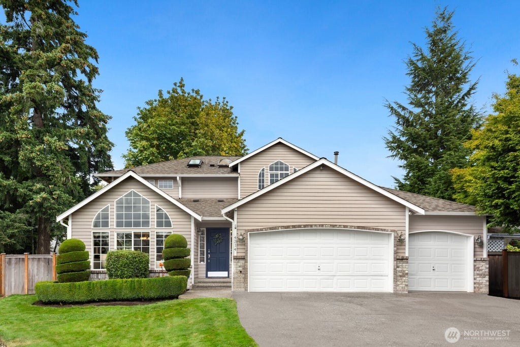 Photo of 4314 NE 6th Place, Renton, WA 98059 (MLS # 2576143)