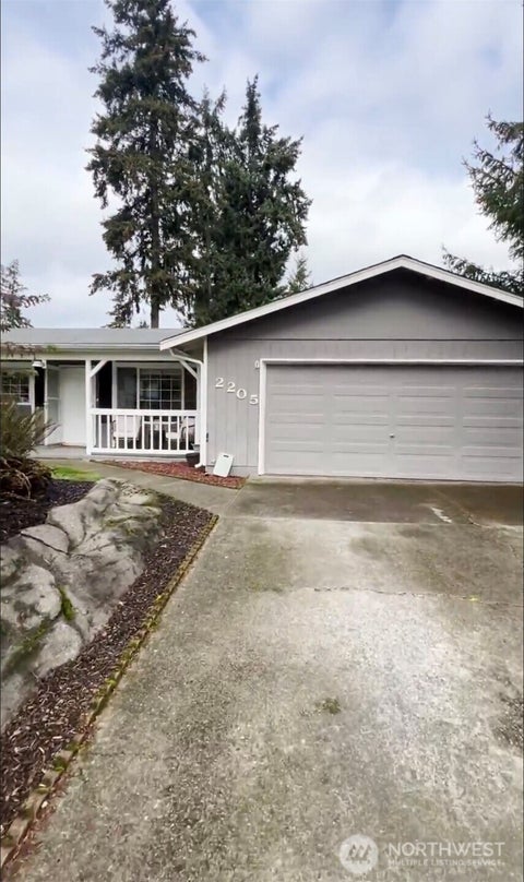 Photo of 2205 29th Avenue SE, Puyallup, WA 98374 (MLS # 2578838)