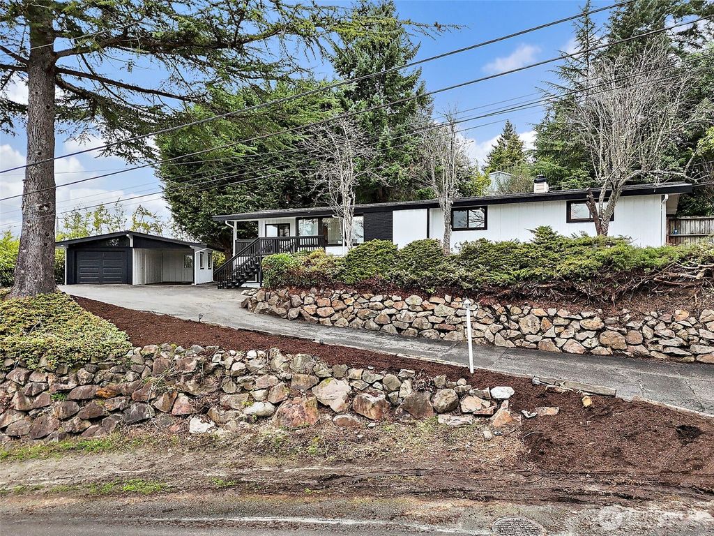 Photo of 22806 17th Avenue S, Des Moines, WA 98198 (MLS # 2480331)