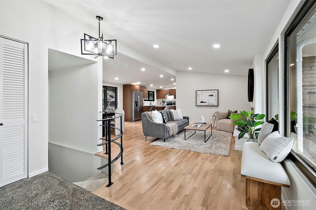 Photo of 22806 17th Avenue S, Des Moines, WA 98198 (MLS # 2480331)