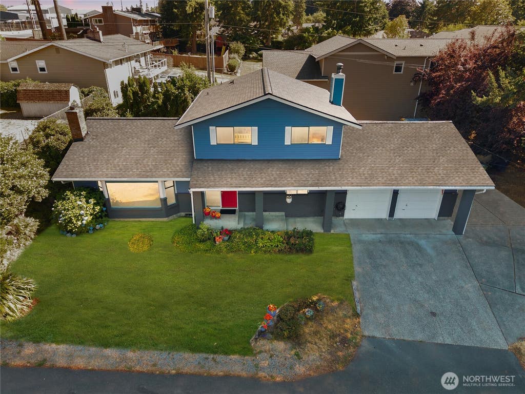 Photo of 30641 28TH Avenue S, Federal Way, WA 98003 (MLS # 2557430)