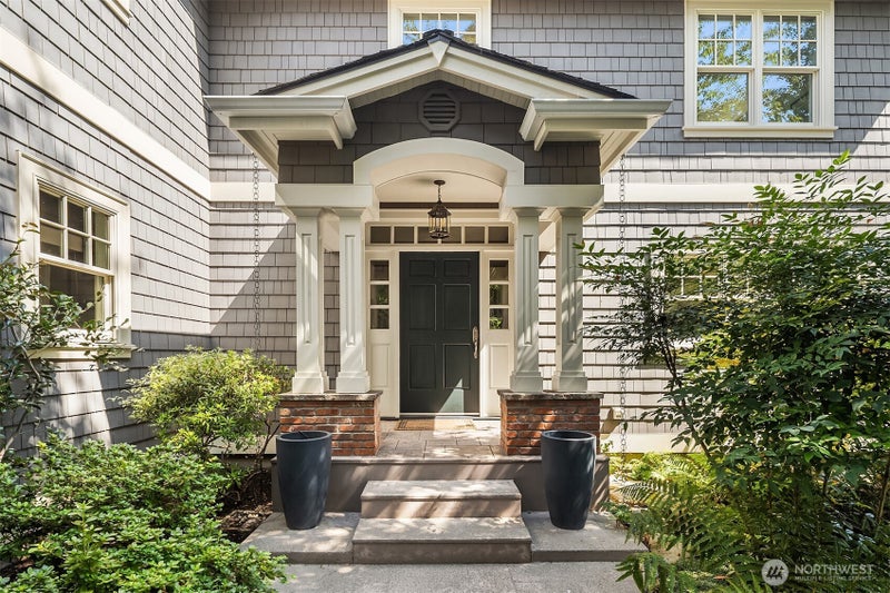 2018 Broadmoor Drive E