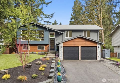 Photo of 10500 NE 136th Place, Kirkland, WA 98034 (MLS # 2476204)