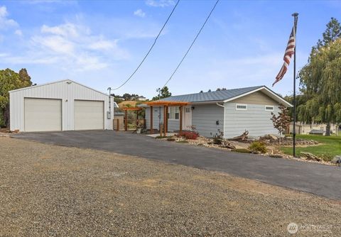Photo of 770 Lancaster Road, Selah, WA 98242 (MLS # 2427350)