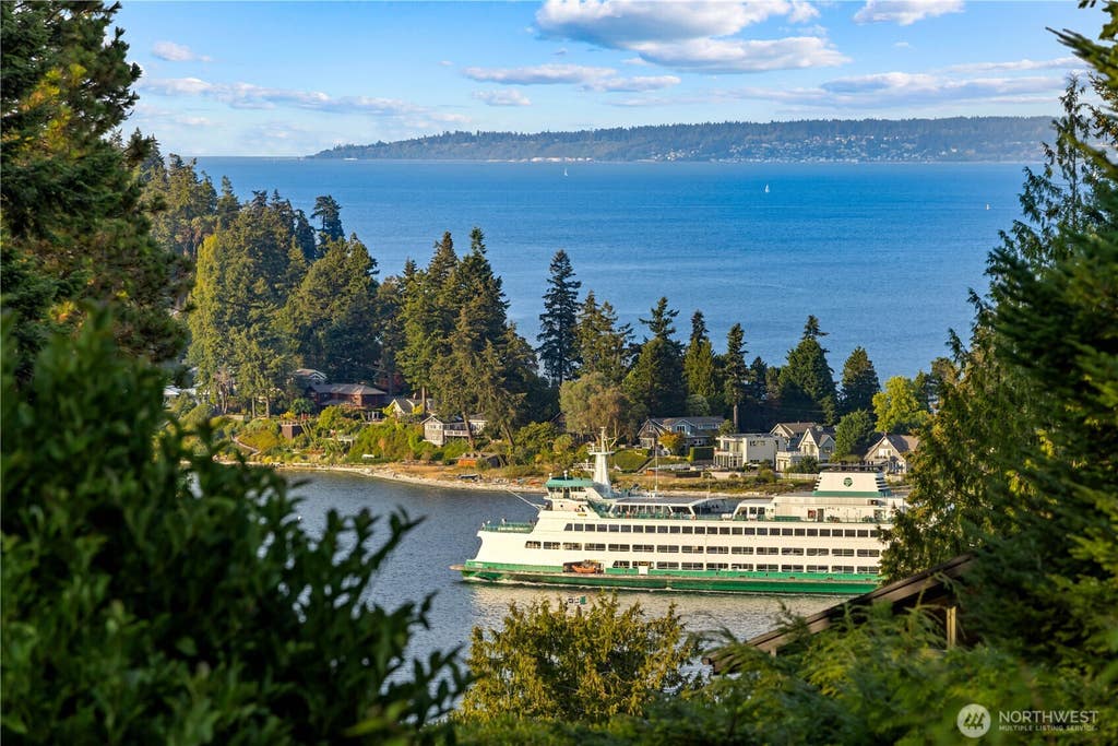Photo of 10785 Bill Point Crest CRES NE, Bainbridge Island, WA 98110 (MLS # 2572698)
