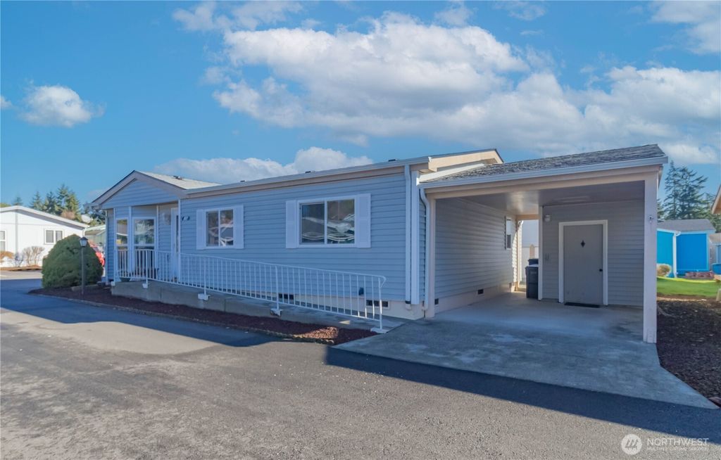 Photo of 2611 S 288th St St #38, Federal Way, WA 98003 (MLS # 2479638)