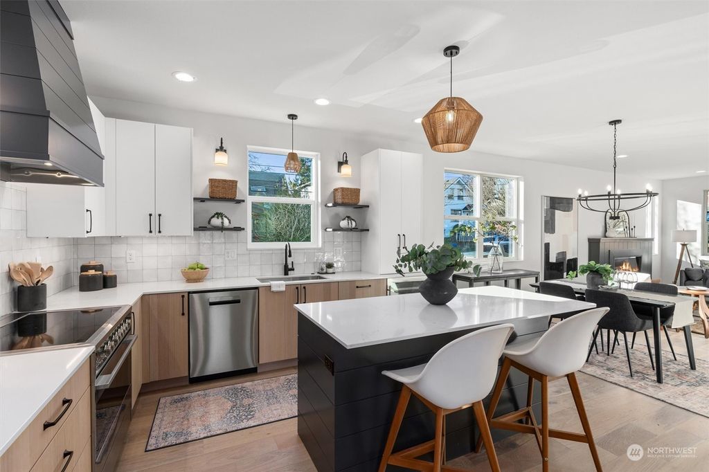 Photo of 2705 NE 54th Street, Seattle, WA 98105 (MLS # 2193797)