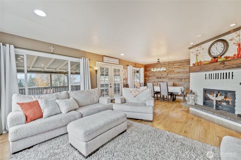 Photo of 809 N Kenroy Terrace, East Wenatchee, WA 98802 (MLS # 2459085)