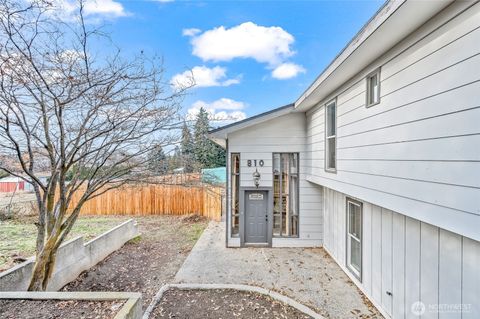 Photo of 809 N Kenroy Terrace, East Wenatchee, WA 98802 (MLS # 2459085)