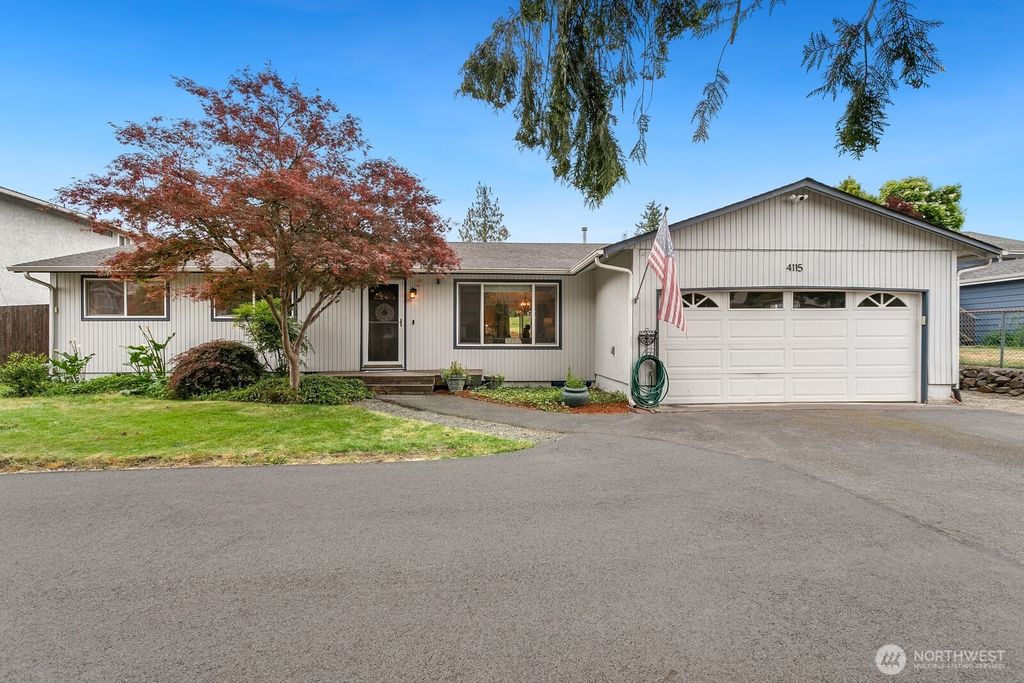 Photo of 4115 NE 2nd Pl, Renton, WA 98059 (MLS # 2396041)