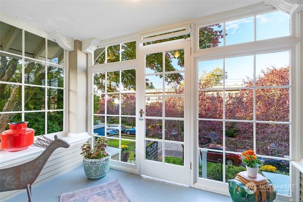 Photo of 603 W Howe Street, Seattle, WA 98119 (MLS # 2210028)