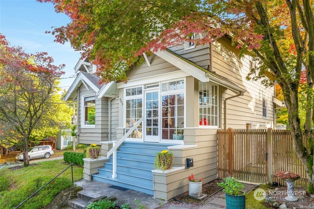 Photo of 603 W Howe Street, Seattle, WA 98119 (MLS # 2210028)