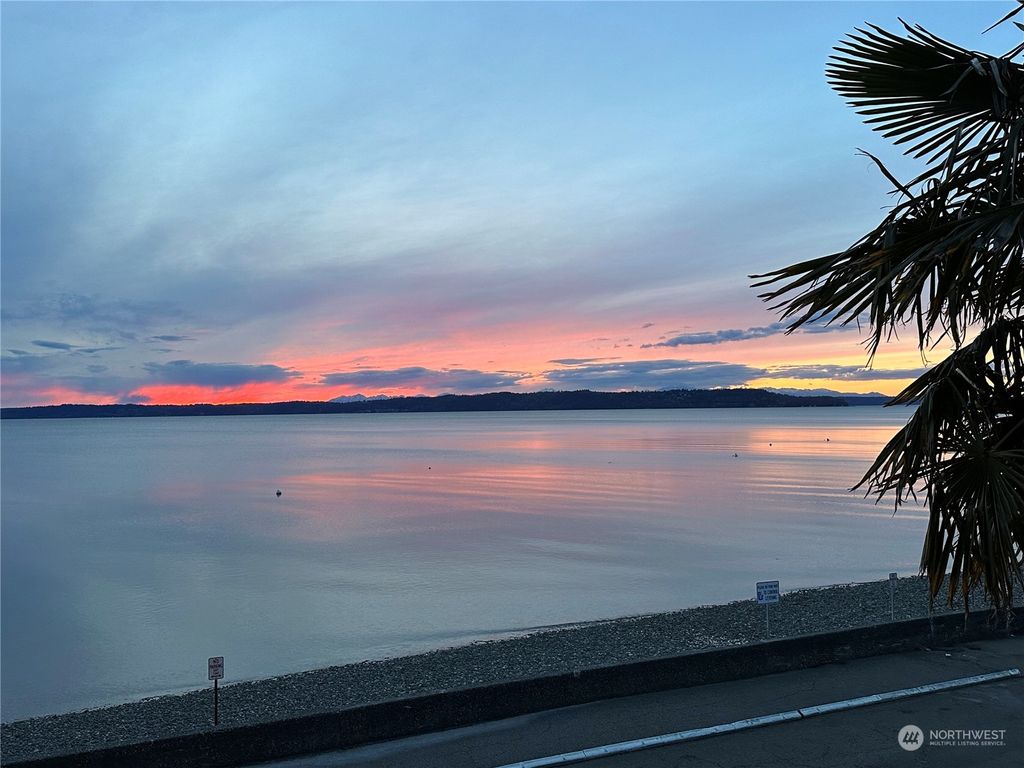 Photo of 702 S 281st Street #202, Des Moines, WA 98198 (MLS # 2047110)