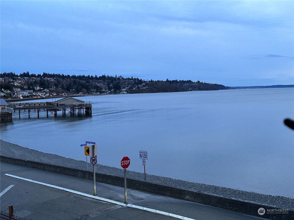 Photo of 702 S 281st Street #202, Des Moines, WA 98198 (MLS # 2047110)