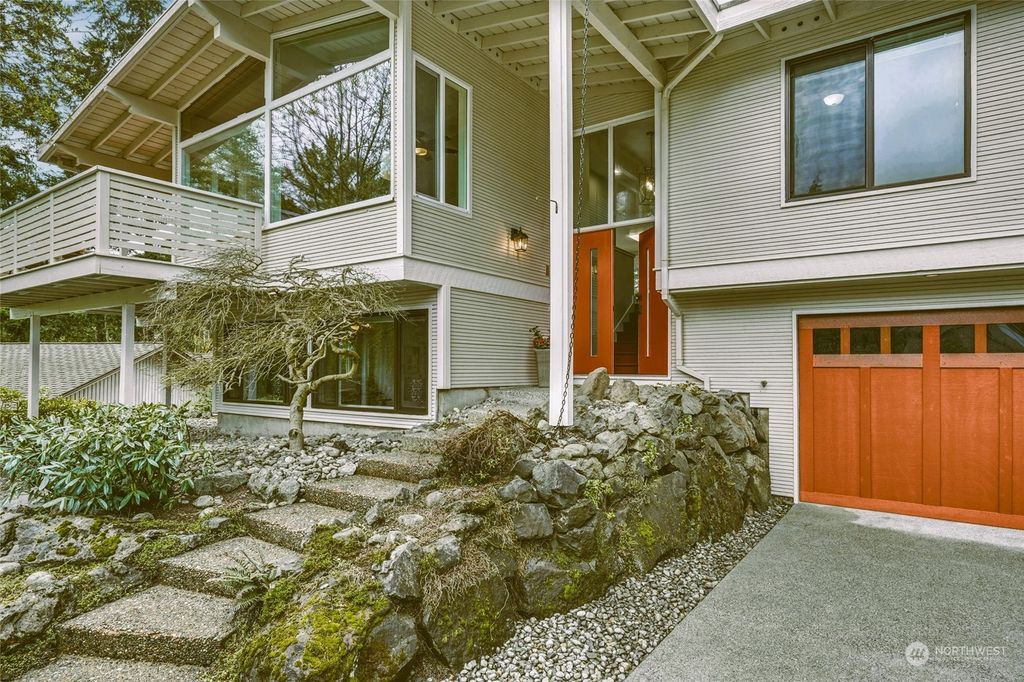 Photo of 15647 SE 43rd Street, Bellevue, WA 98006 (MLS # 2215764)