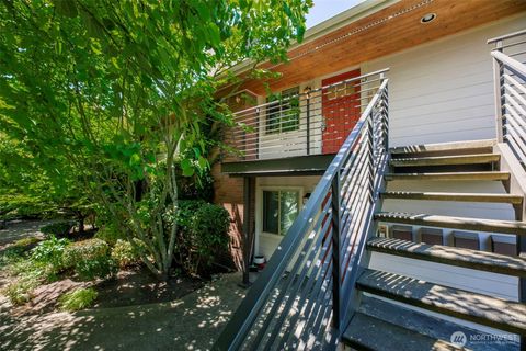 Photo of 2014 Hoyt Avenue, Everett, WA 98201 (MLS # 2409510)