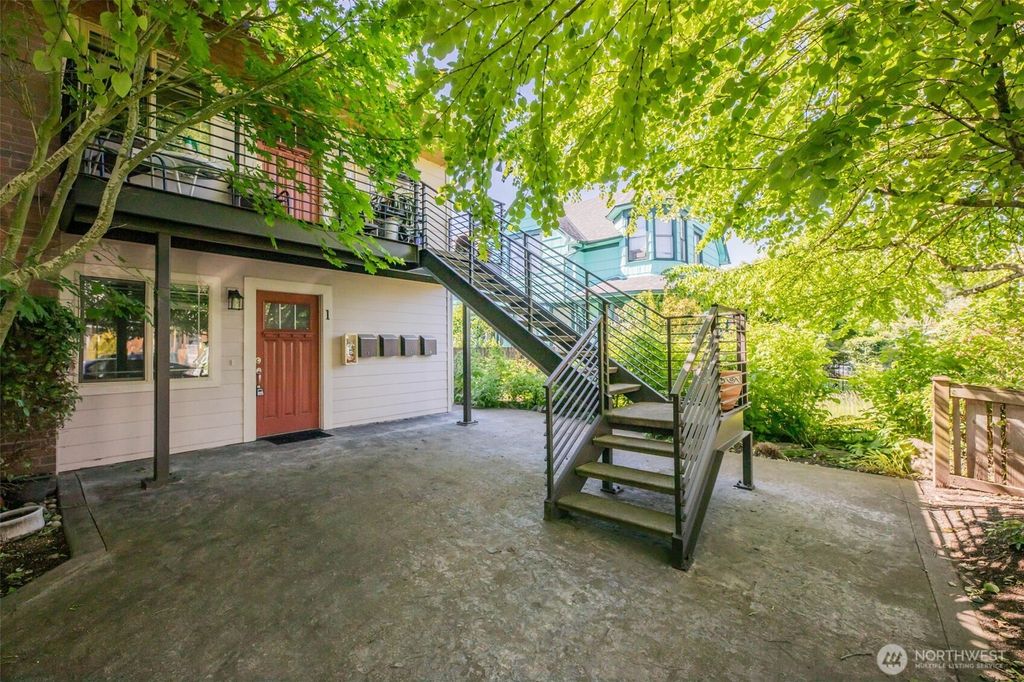 Photo of 2014 Hoyt Avenue, Everett, WA 98201 (MLS # 2409510)