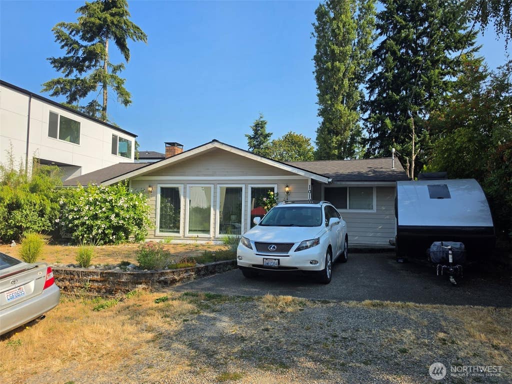 Photo of 1032 NE 180th ST, Shoreline, WA 98155 (MLS # 2563232)