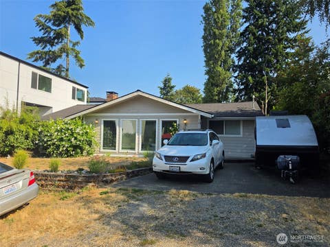 Photo of 1032 NE 180th ST, Shoreline, WA 98155 (MLS # 2563232)