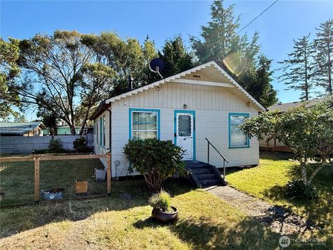 Photo of 1512 270th Place, Ocean Park, WA 98640 (MLS # 2425869)