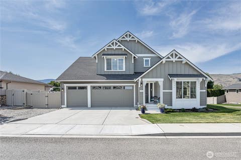 Photo of 2028 SE Legacy Place Pl, East Wenatchee, WA 98802 (MLS # 2522946)