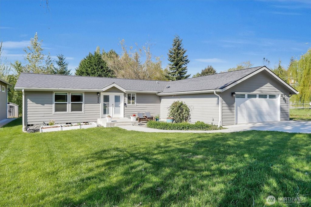 Photo of 606 18th Street, Snohomish, WA 98290 (MLS # 2515786)