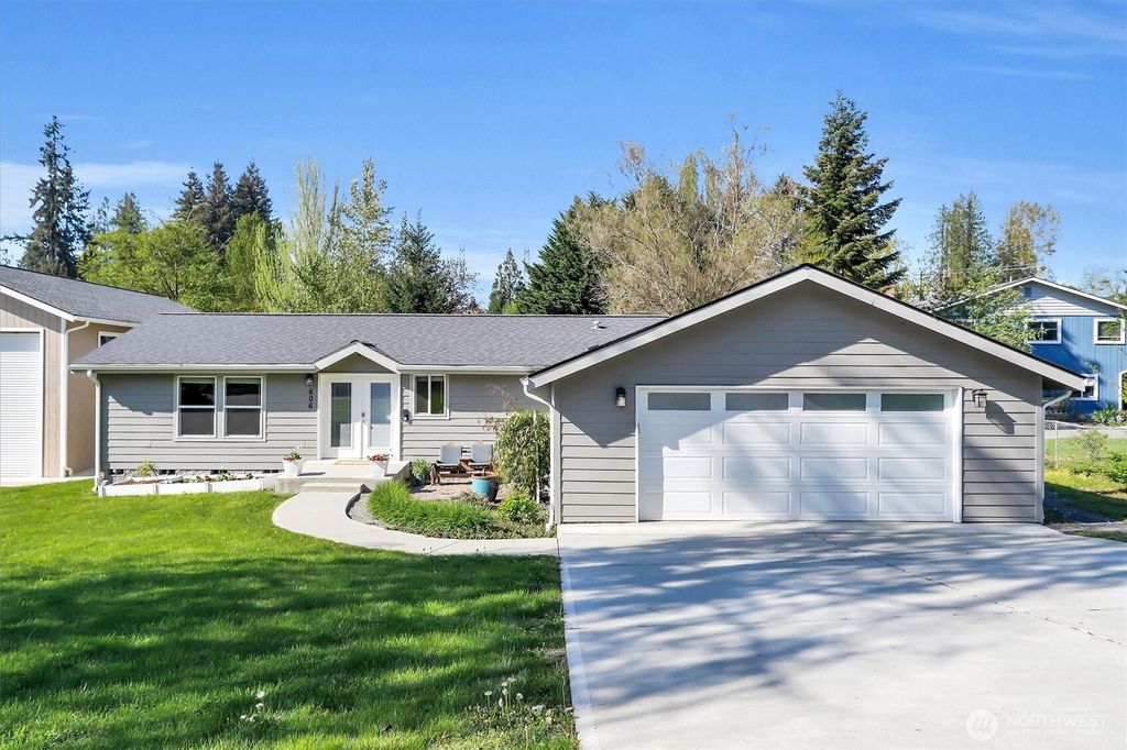 Photo of 606 18th Street, Snohomish, WA 98290 (MLS # 2515786)