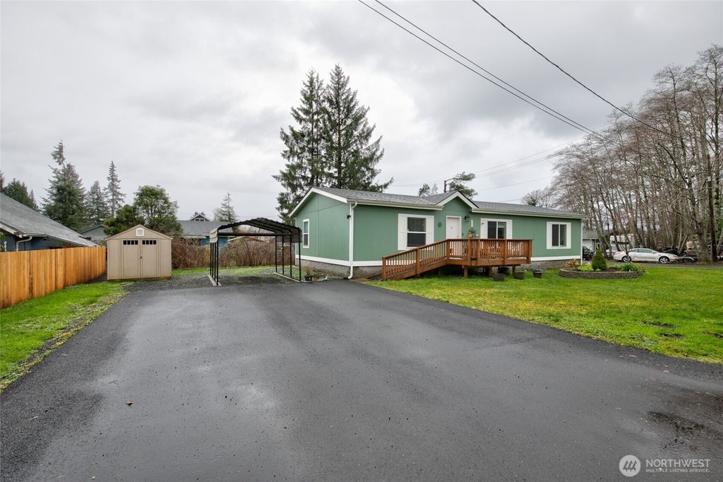 Photo of 418 N Rogers St, Aberdeen, WA 98520 (MLS # 2466600)