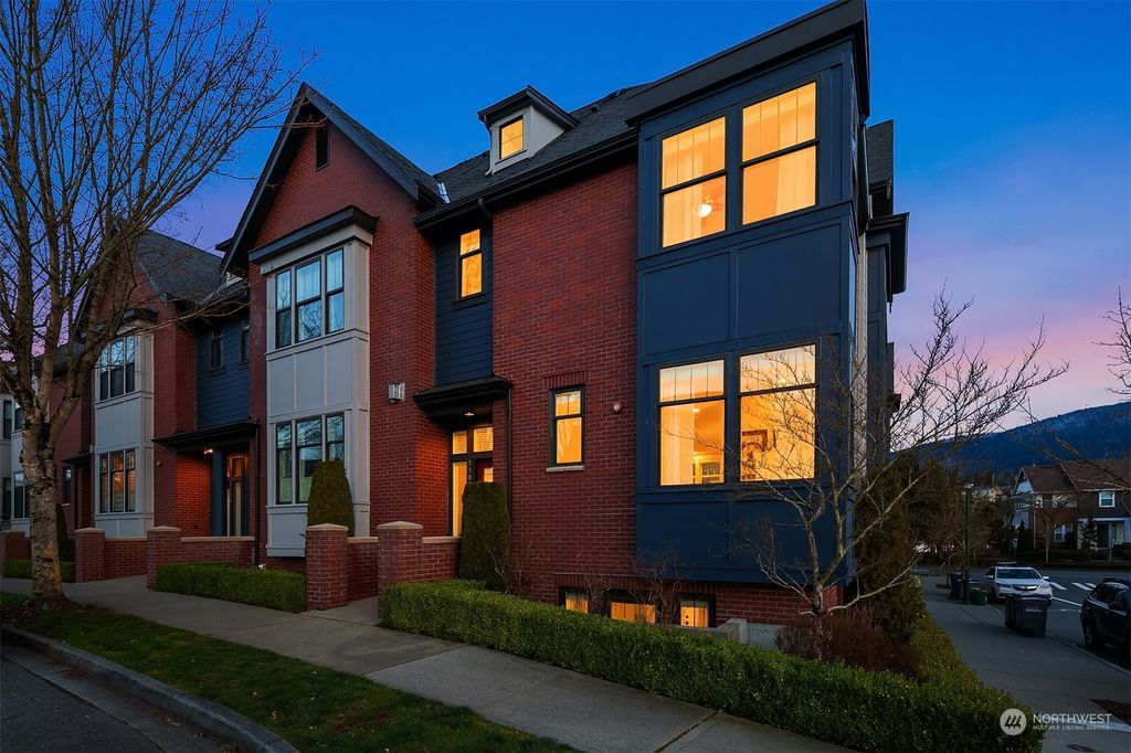 Photo of 1105 NE High Street, Issaquah, WA 98029 (MLS # 2210390)