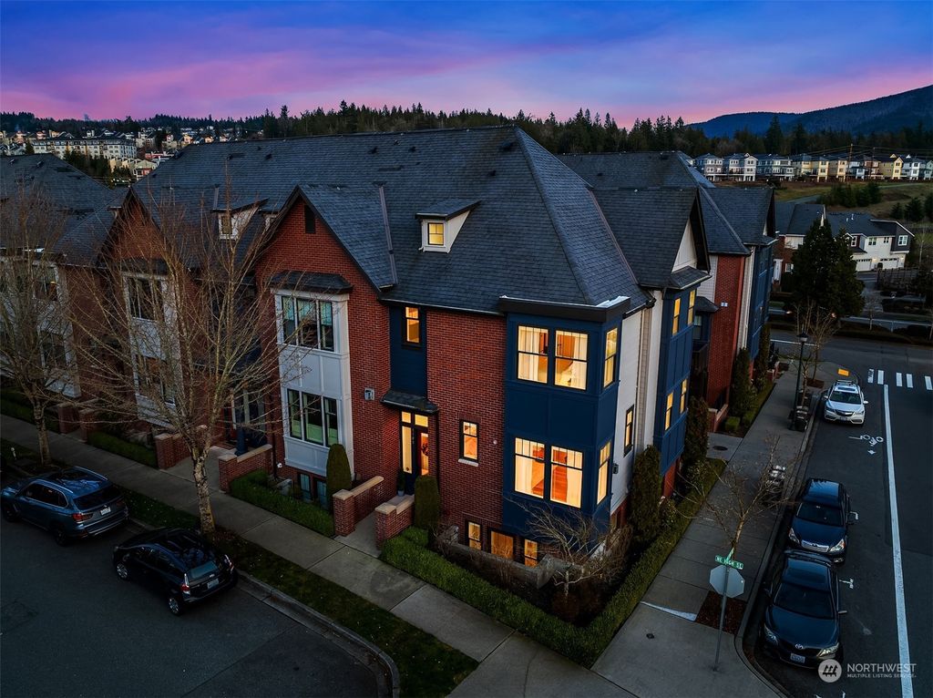 Photo of 1105 NE High Street, Issaquah, WA 98029 (MLS # 2210390)
