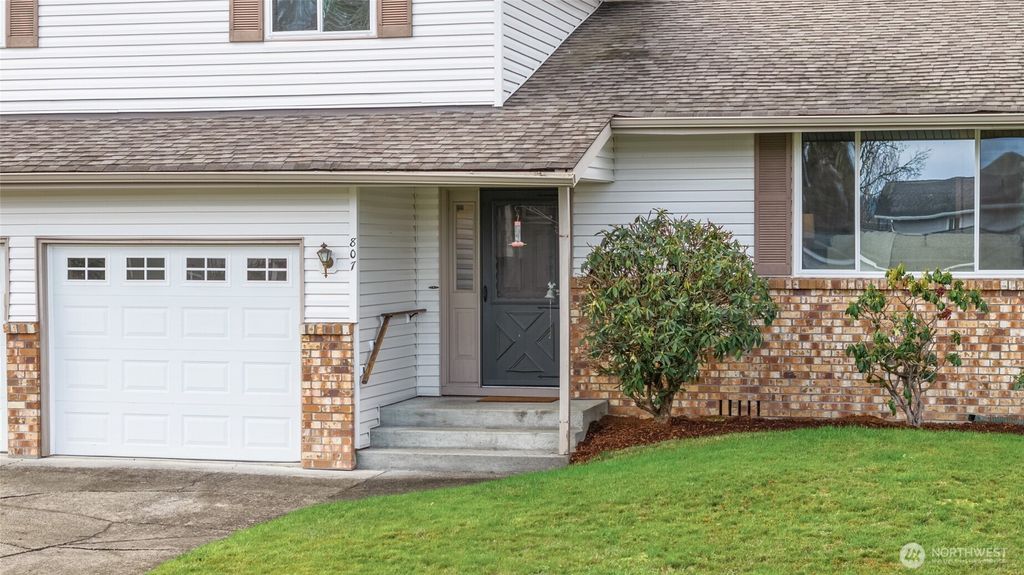 Photo of 807 Wayne Drive, Centralia, WA 98531 (MLS # 2452254)