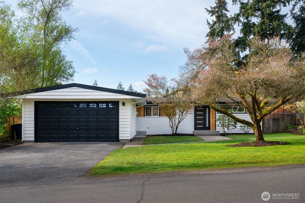 Photo of 6613 NE 191st Street, Kenmore, WA 98028 (MLS # 2361450)