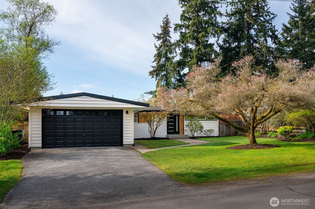 Photo of 6613 NE 191st Street, Kenmore, WA 98028 (MLS # 2361450)