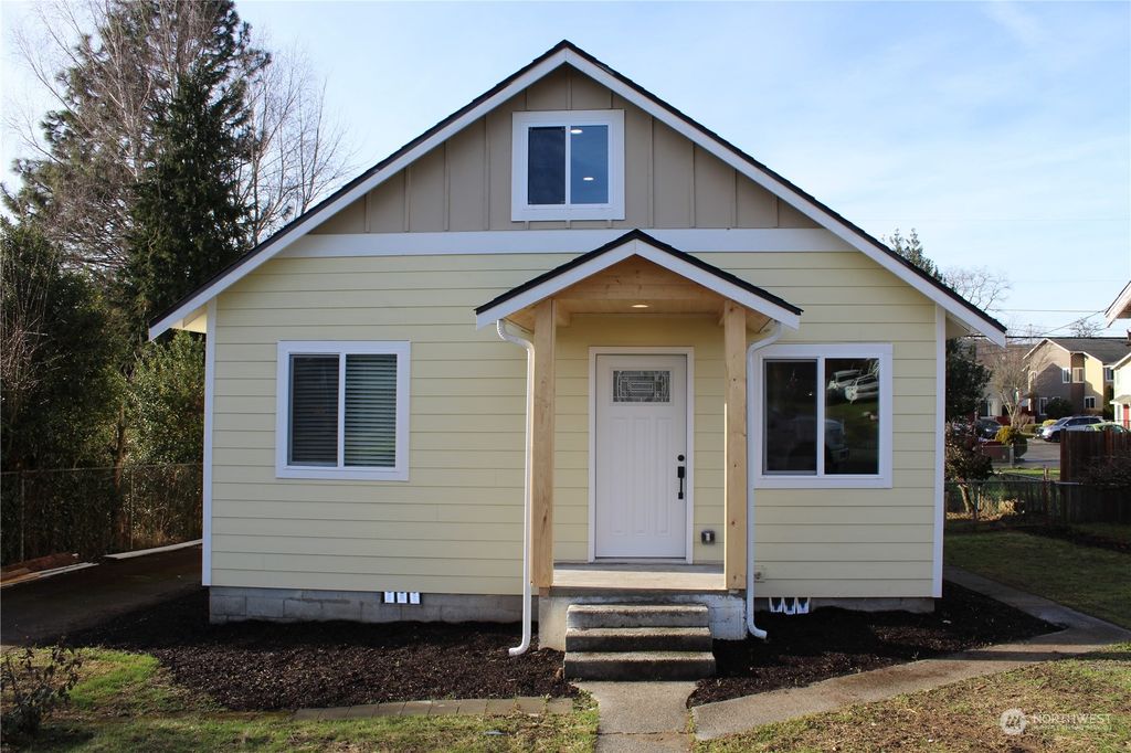 Photo of 1314 Maple Street, Everett, WA 98201 (MLS # 2028084)
