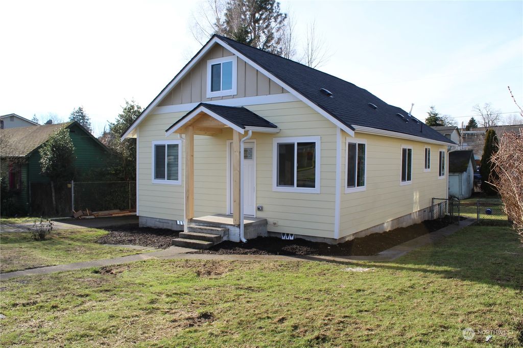 Photo of 1314 Maple Street, Everett, WA 98201 (MLS # 2028084)