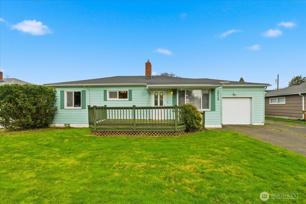 Photo of 2938 Maple Street, Longview, WA 98632 (MLS # 2472045)