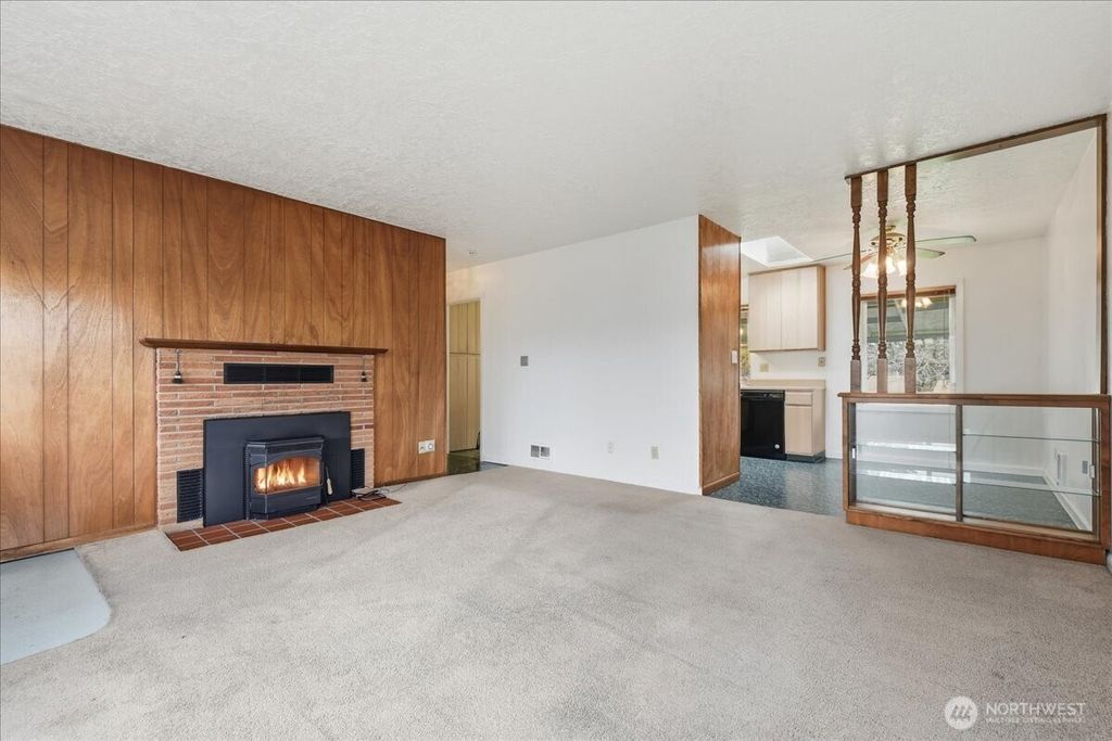 Photo of 2938 Maple Street, Longview, WA 98632 (MLS # 2472045)