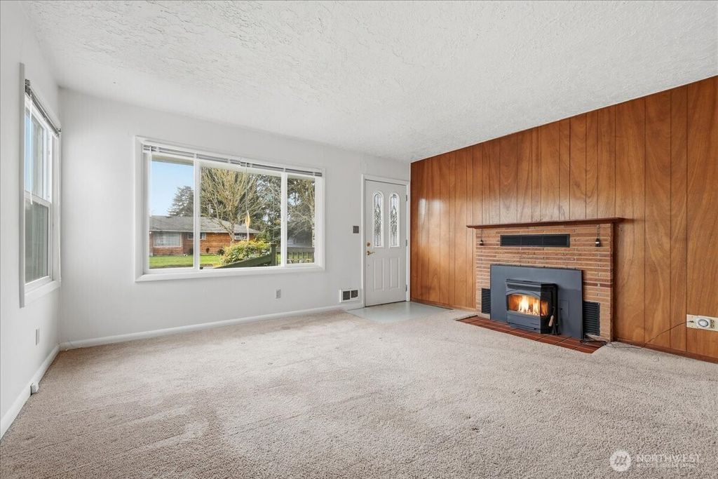 Photo of 2938 Maple Street, Longview, WA 98632 (MLS # 2472045)