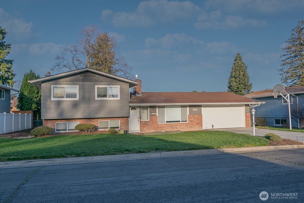 Photo of 921 Shasta Drive, Walla Walla, WA 99362 (MLS # 2492804)